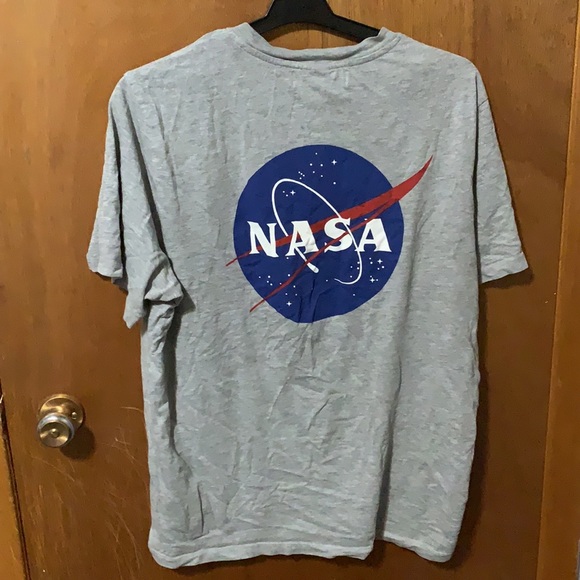 2 for 15$// H&M NASA Shirt - Picture 3 of 3